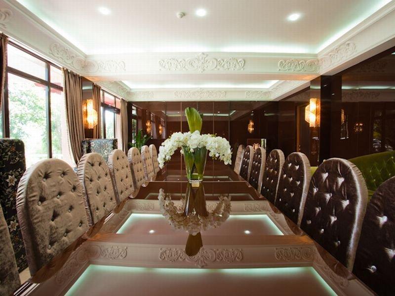 Maxim Pasha Hotel Chisinau Ngoại thất bức ảnh