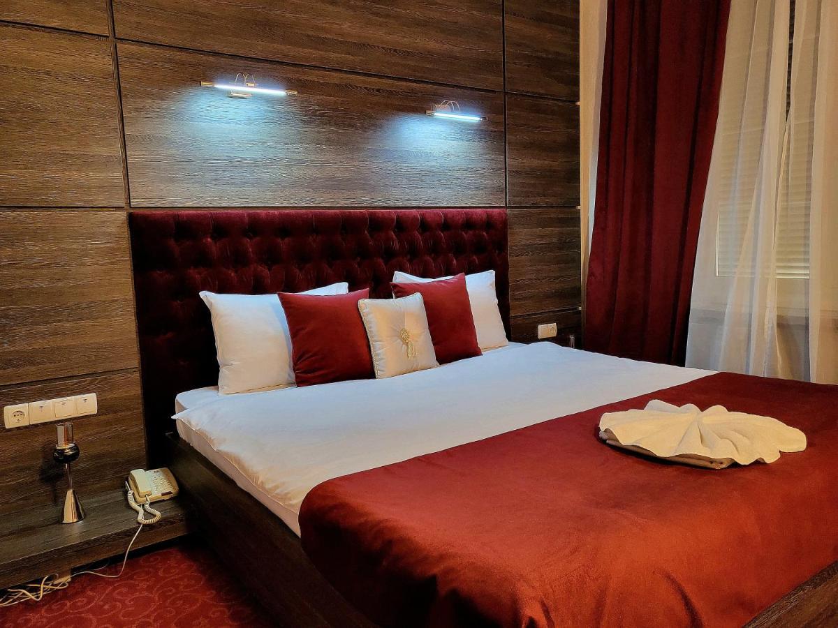 Maxim Pasha Hotel Chisinau Ngoại thất bức ảnh