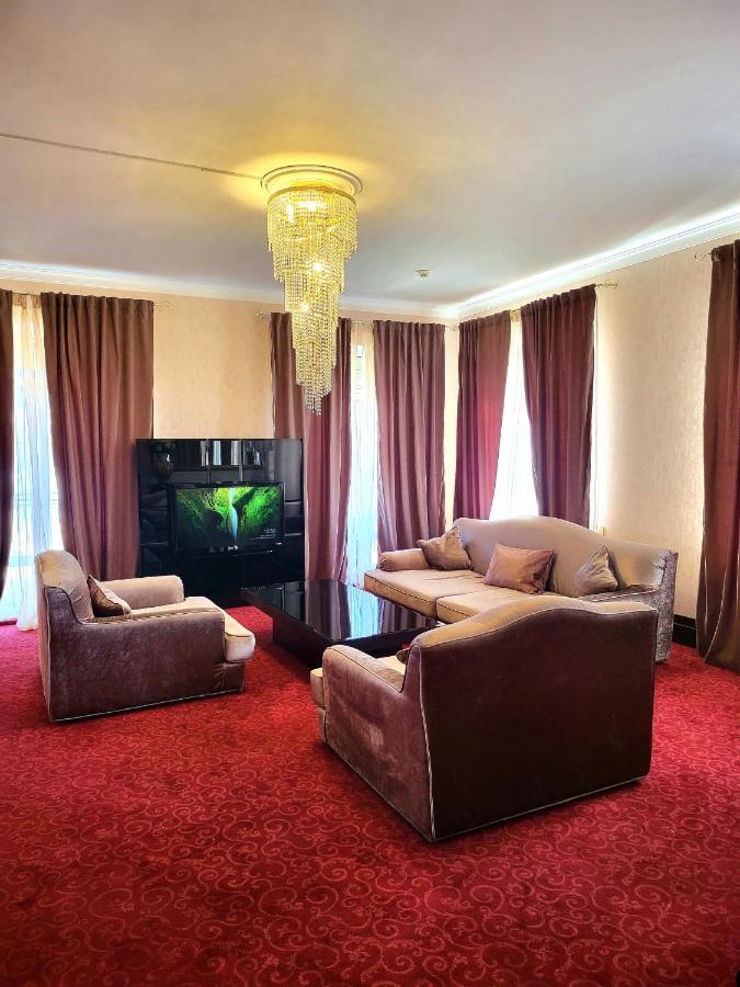 Maxim Pasha Hotel Chisinau Ngoại thất bức ảnh